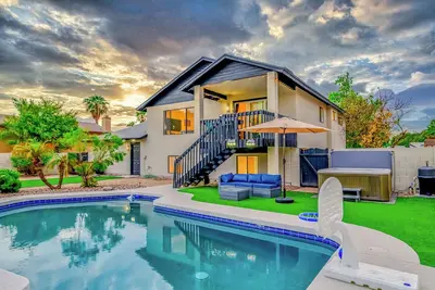 Image de Your Home Away from Home: Free Heated Pool, Games, Western, Bbq, Lux Home