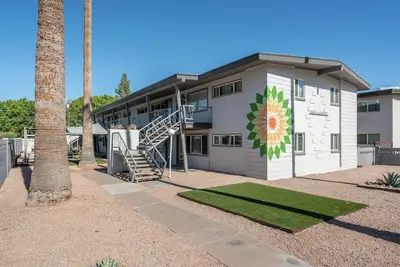 Image de New - Charming 2-bedroom, Downtown Medical Campus & Creighton Med School.