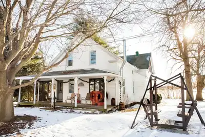 Image de Farm House with space for family fun/Maison de ferme pour toute la famille.