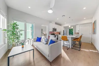 Image de Island Stay in West Bay - 3 Min to Beach | West Nest #102