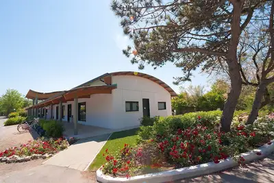 Joli appartement dans une maison de vacances avec climatisation, piscine, Wifi, terrasse, parking