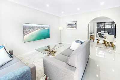Image de Luxe Glenelg No. 6 | Beach+Backyard | Jetty Rd Carport Bbq WiFi Airport