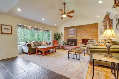 Image de Darrington Home on River w/ Mountain Views