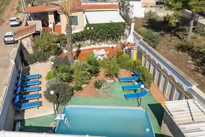 Appartement Tritone dans une Villa de Luxe avec Piscine Partagée