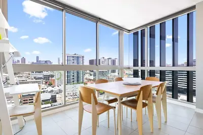 Image de Elegant 2-Bed with Rooftop Dining & Fabulous Views