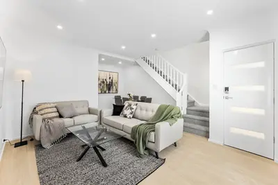 Image de Jess's In Glenelg | Beach+Backyard | Jetty Rd Carport Bbq WiFi Airport