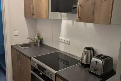 Image de Quiet basement accommodation with private entrance. Ideal for couples!