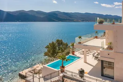 Image de Luxury Beachfront Holiday Villa Maris with pool and stunning sea views!