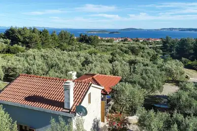 Image de Beautiful  stone house in the quiet neighborhood
