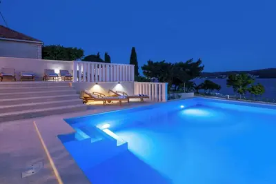 Image de Great beachfront Villa Sasha with swimming pool and amazing sea view!