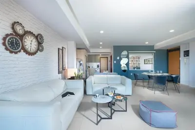 Image de Stefan's City Hub with sea view and balcony Modern apartment in the city center