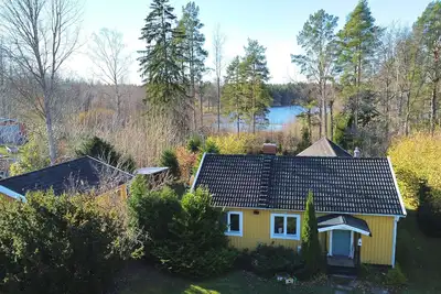 Image de Modern lakeside vacation home with boat and sauna in SmĂĄland