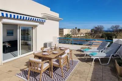Image de Appartement familial à 8 minutes de la mer et terrasse de 50m2 sur le toit!