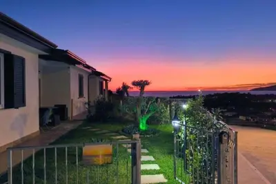 Image de Villa panorámica y moderna con jardín, confort y relax cerca del mar