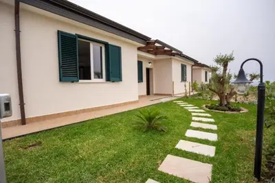 Image de Villa panoramique et moderne avec jardin, confort et détente proximité de la mer