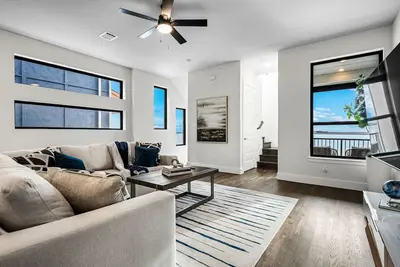 Image de Stylish Lake House Retreat in Rowlett