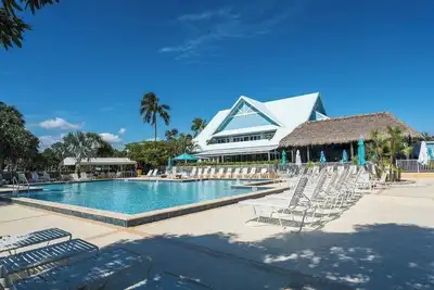 Image de Charming 1-Bedroom, 1. 5-Bathroom Apartment in Desirable Jupiter Bay – Steps from