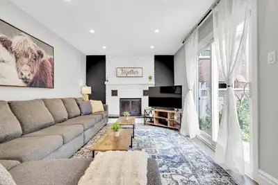 Image de 6br house|Mississauga| Near Shops, Transit, Hwy and Go!