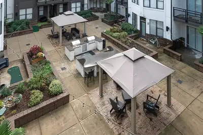 Image de Chic 1-Bedroom Modern Apt with Gym & Free Parking