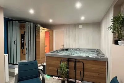 Image de Grande maison familiale et conviviale avec Spa, Sauna grand jardin.