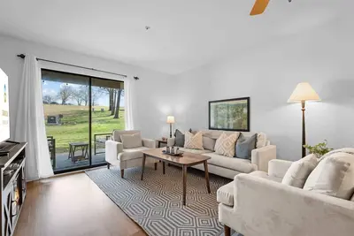 Family-Friendly 2br • Sleeps 6 • Pointe Royale