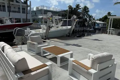 Image de 3br/2ba remodeled home in Florida Keys on canal with direct ocean access.