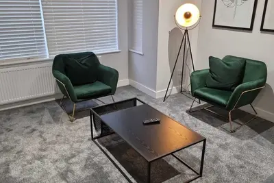 Image de Hassle-Free & Handsome Brand-New 3-Bed Home