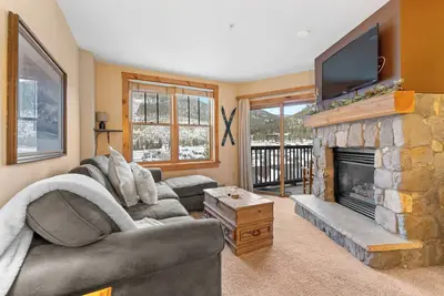 Image de Heart of River Run Village, Easy Access to Everything, Cozy Indoor Fireplace