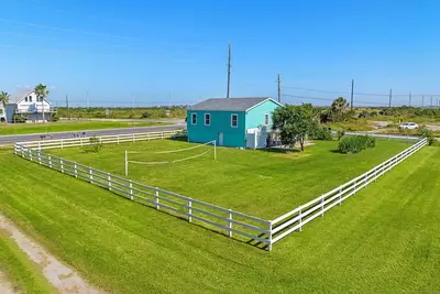 Image de Close to Beach and Town - Family Friendly Games