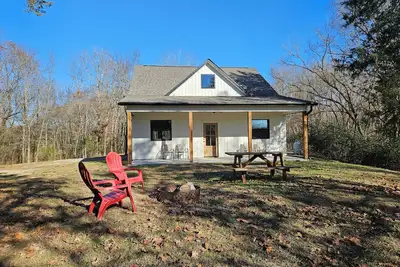 Image de Riverside Retreat- Cozy Secluded 2 Bedroom Cabin on the Caddo River
