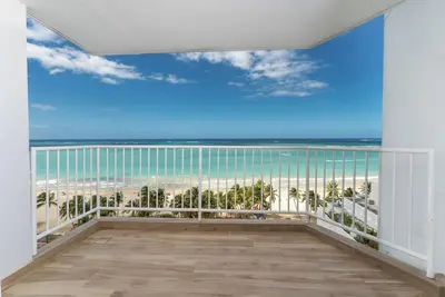 Image de Casa Julia! Amazing Remodeled New 2 bed 2 bath. Marbella del caribe. Isla Verde