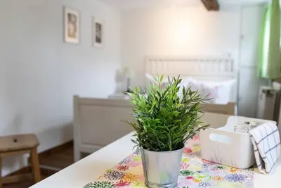 Image de Double room 8 with bathroom in the hallway - Gartenlaube Marburg