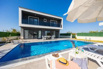 Image de Villa Grand Yasar 3 - Quatre Chambres Villa, Couchages 8