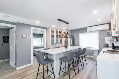 Image de Entire Renovated 4Brs House, Near Dt, Free parking