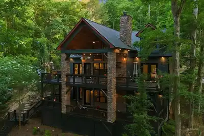 Image de Riverfront Retreat in Secluded Resort