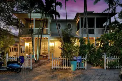 Image de walk to downtown 3-bedroom house in lovely Stuart with Ac, WiFi