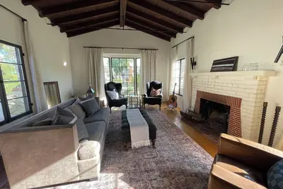 Image de Classic charm meets California cool in this cozy 1930's Spanish bungalow.