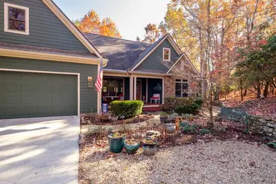 Image de Beautiful home in Connestee Falls - screened in porch
