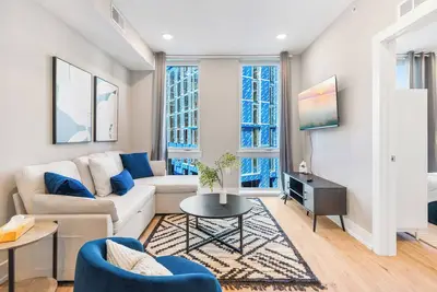 Image de Prime N. Liberties, Sleeps 4, Wifi, Lux Queen Bed, Rooftop Access, Smart Tv, Wfh