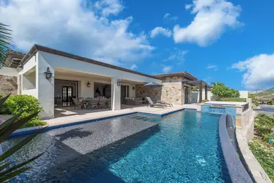 Image de 4 Bdr Villa, Ocean & Golf View, Private Pool & Jacuzzi. Golf Cart for 6 Included