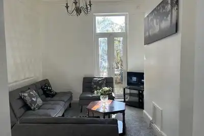 Image de Spacious/Stylish Comfortable Home Great for Contractors and Families at Grimsby.