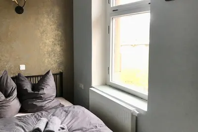 Image de Sleeping in the station - Suite - Nebra station