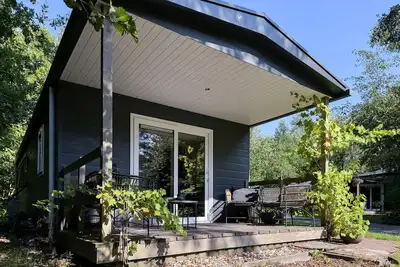 Image de Maison confortable de 2 chambres à.