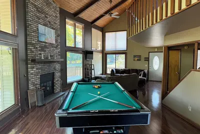 Image de Spacious 5-bedroom house in charming Canadian Lakes