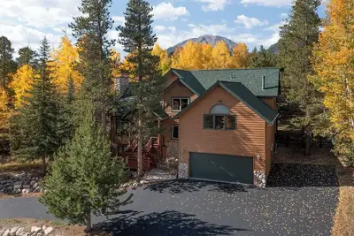 Image de New to the rental market! Private hot tub!