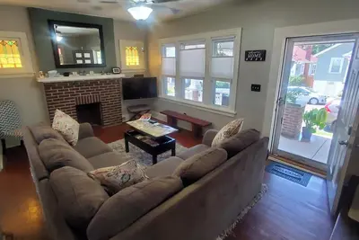 Image de 4 Beds. 8 Mile Cincinnati 3 Block Walk To River 1, 500sf 9' Ceiling Kitchen House