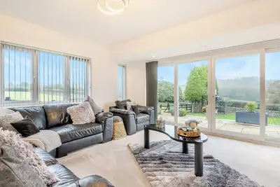 Image de 5 chambres à coucher à Drybrook