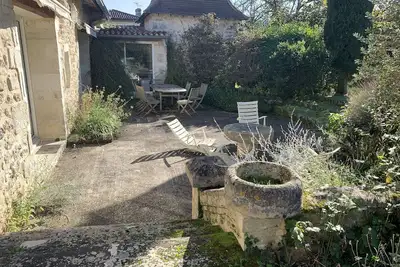 Image de Maison de vacances 'Maison Angoulême' avec terrasse privée, jardin privé et Wi-Fi