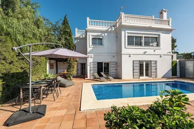 Villa 'Superbe Piscine Privée Golf' avec Vue sur Mer, Wi-Fi et Climatisation