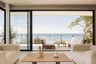 Image de Unique luxury Ocean view villa steps from the beach